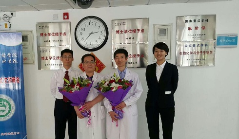 楊斌簡介照片5 楊斌博導(dao)-研究生(sheng)畢業.jpg