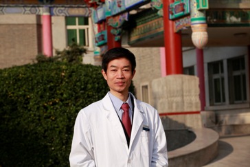 楊斌簡介照片6 楊斌-整形醫(yī)院2012.jpg